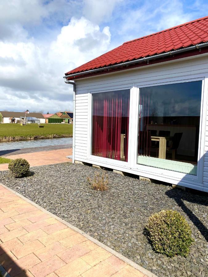 Ferienpark Vislust Modernes Holzhaus Am Ijsselmeer Mit Eigenen Steg Villa Wervershoof Exterior photo